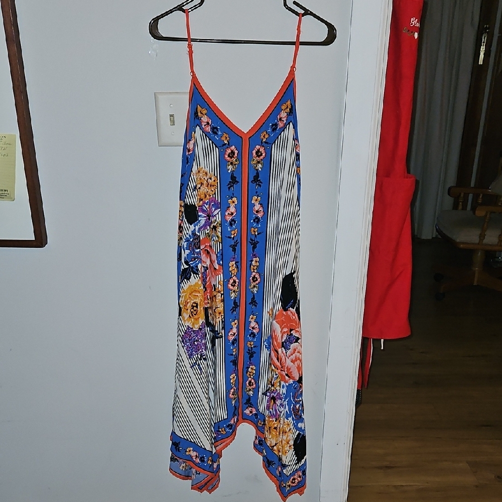 Floral Striped Dress with Pink, Red And Orange Accents. Flowy... - Picture 3 of 4